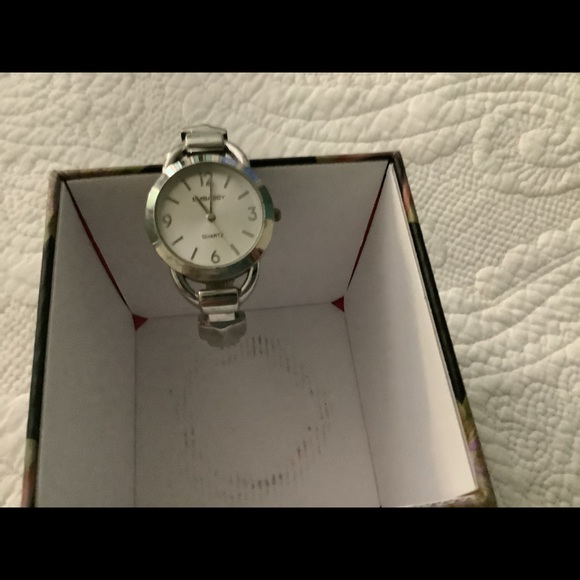 Watch - Picture 3 of 3